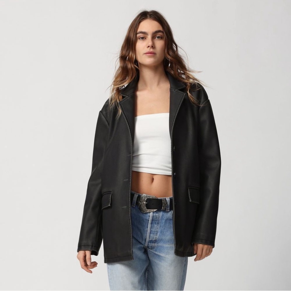 NWT ❤️‍🔥 UO Faux Leather Longline Blazer